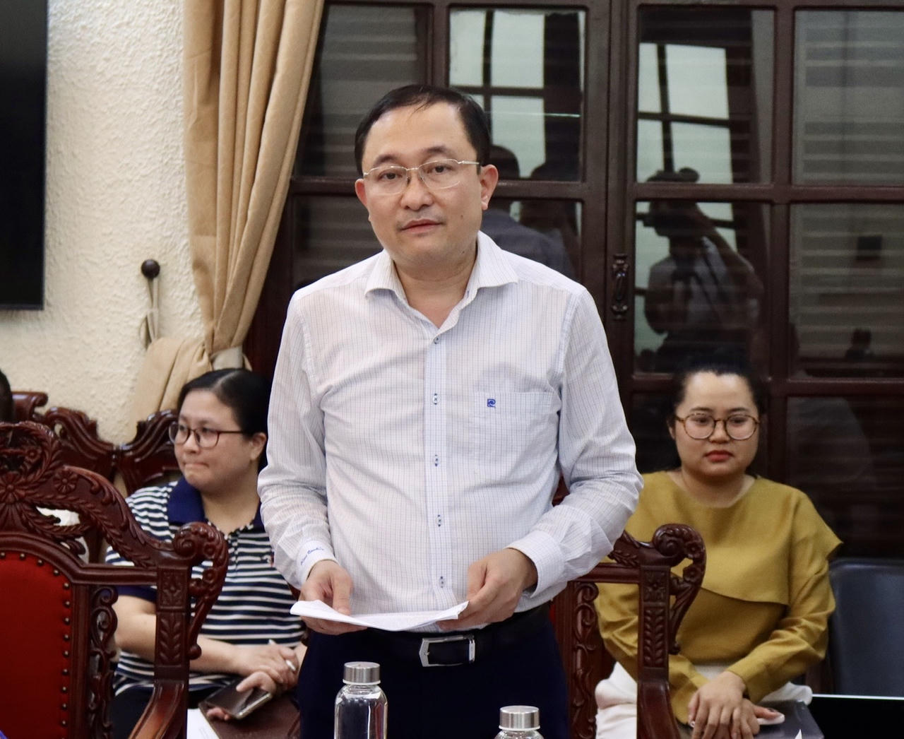 Ph&oacute; Cục trưởng Phổ biến, gi&aacute;o dục ph&aacute;p luật v&agrave; Trợ gi&uacute;p ph&aacute;p l&yacute; Phan Hồng Nguy&ecirc;n ph&aacute;t biểu tại cuộc họp.