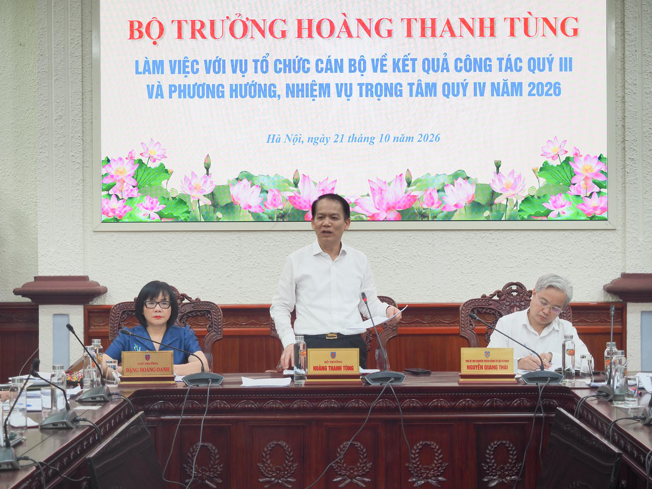 Bộ trưởng Ho&agrave;ng Thanh T&ugrave;ng kết luận buổi l&agrave;m việc.