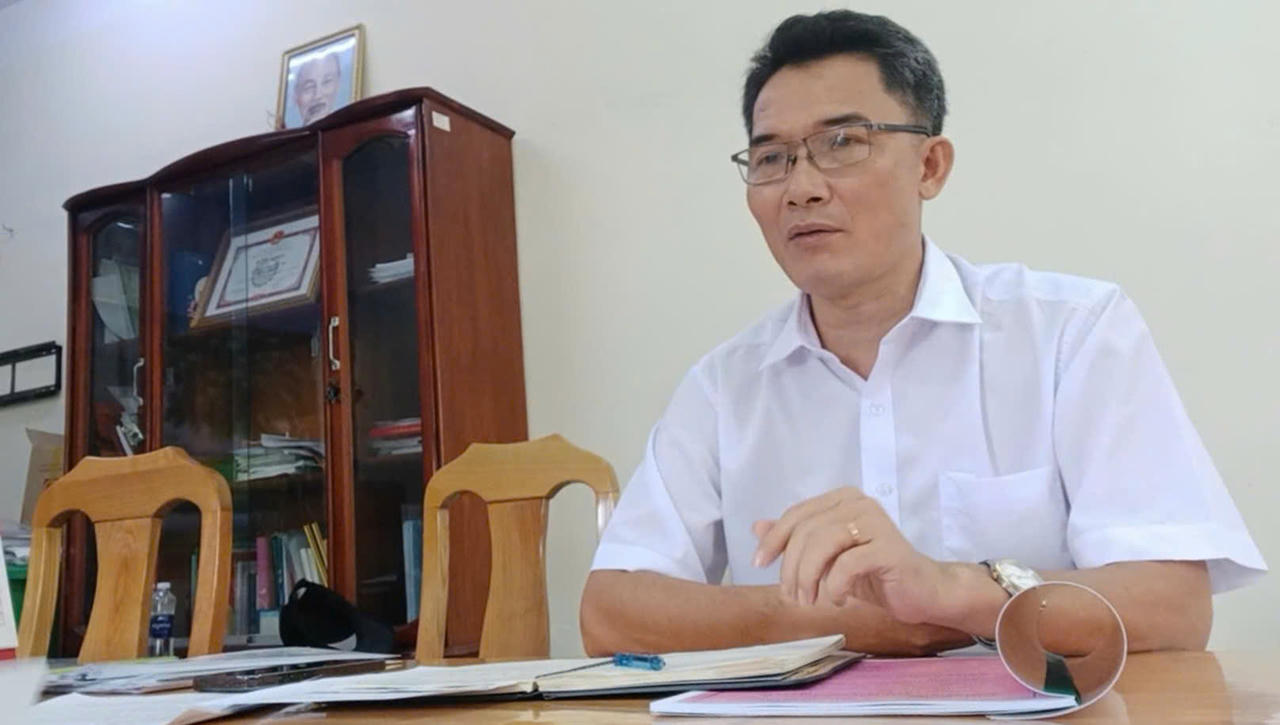 &Ocirc;ng Nguyễn Đ&igrave;nh Thỏa - Hiệu trưởng Trường Tiểu học Phước T&acirc;n tại buổi l&agrave;m việc.