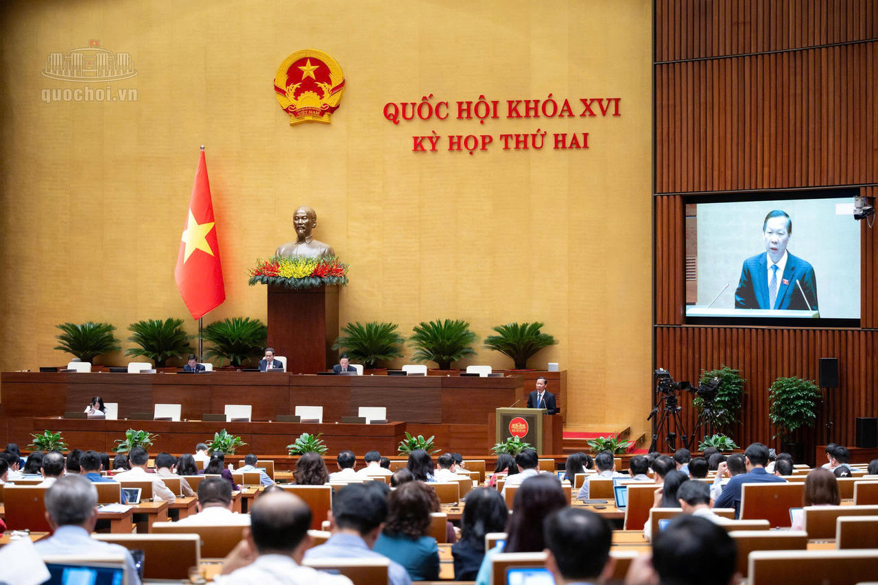 Chủ nhiệm Ủy ban Kinh tế v&agrave; T&agrave;i ch&iacute;nh của Quốc hội Phan Văn M&atilde;i tr&igrave;nh b&agrave;y b&aacute;o c&aacute;o thẩm tra dự &aacute;n Luật. Ảnh: Quochoi.vn