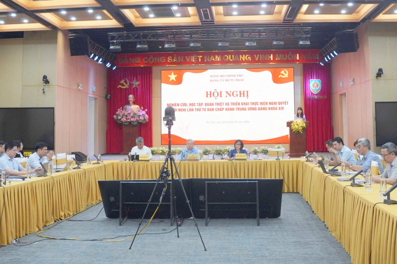 Quang cảnh Hội nghị tại điểm cầu ch&iacute;nh- Bộ Tư ph&aacute;p. Ảnh: PV