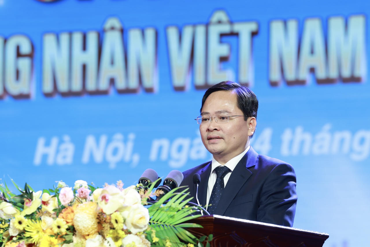Chủ tịch Tổng LĐLĐ Việt Nam Nguyễn Anh Tuấn ph&aacute;t biểu tại buổi lễ. Ảnh: PV.