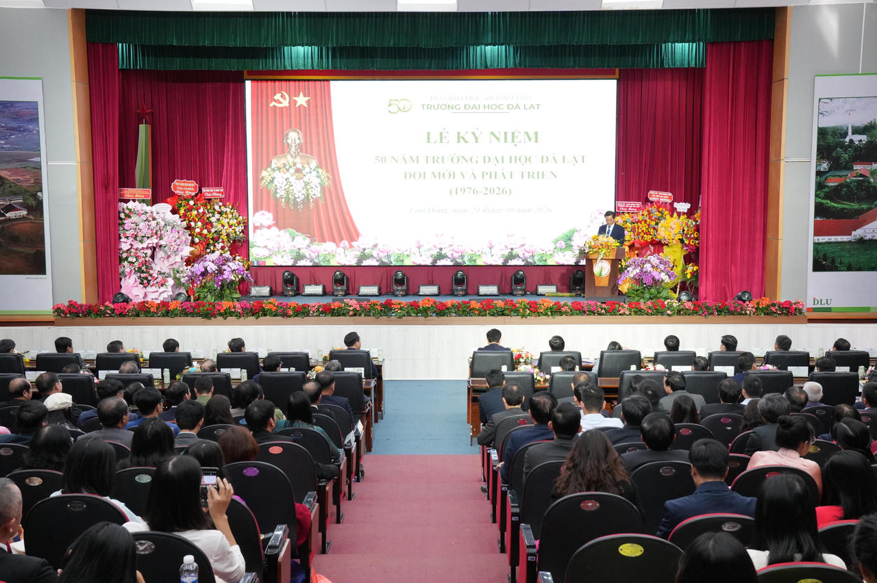 Lễ kỷ niệm 50 năm Trường Đại học Đ&agrave; Lạt đổi mới v&agrave; ph&aacute;t triển diễn ra trang trọng. Ảnh: D.N.