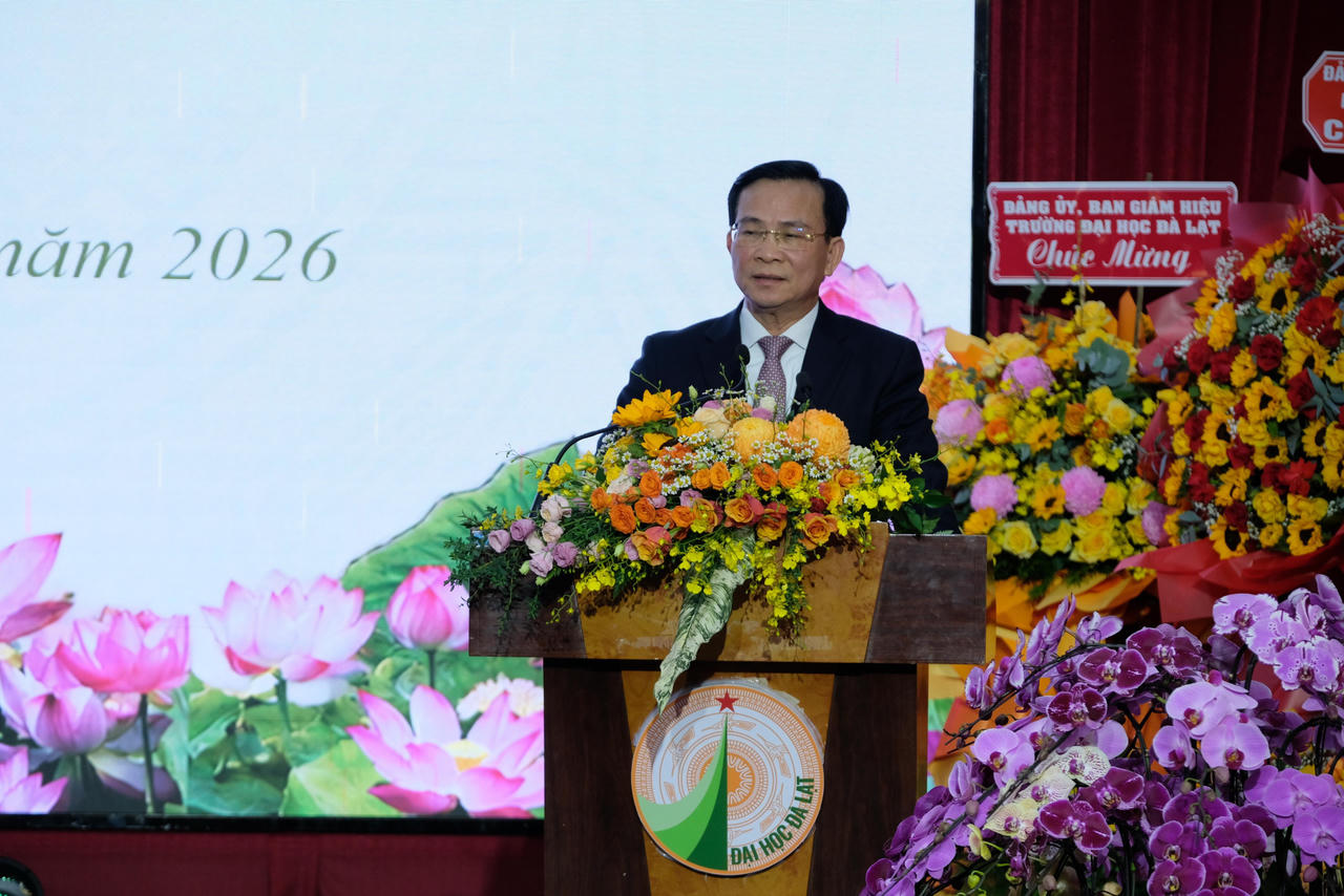 Chủ tịch L&acirc;m Đồng Hồ Văn Mười khẳng định địa phương tiếp tục đồng h&agrave;nh c&ugrave;ng nh&agrave; trường, th&uacute;c đẩy kết nối với c&aacute;c sở, ng&agrave;nh, địa phương v&agrave; doanh nghiệp. Ảnh: D.N.