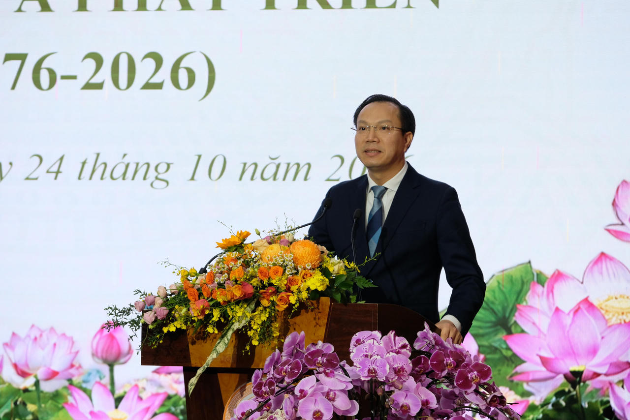 Thứ trưởng Bộ GD&amp;amp;ĐT Đo&agrave;n Trung Ki&ecirc;n ghi nhận, biểu dương những kết quả Trường Đại học Đ&agrave; Lạt đạt được. Ảnh: D.N.