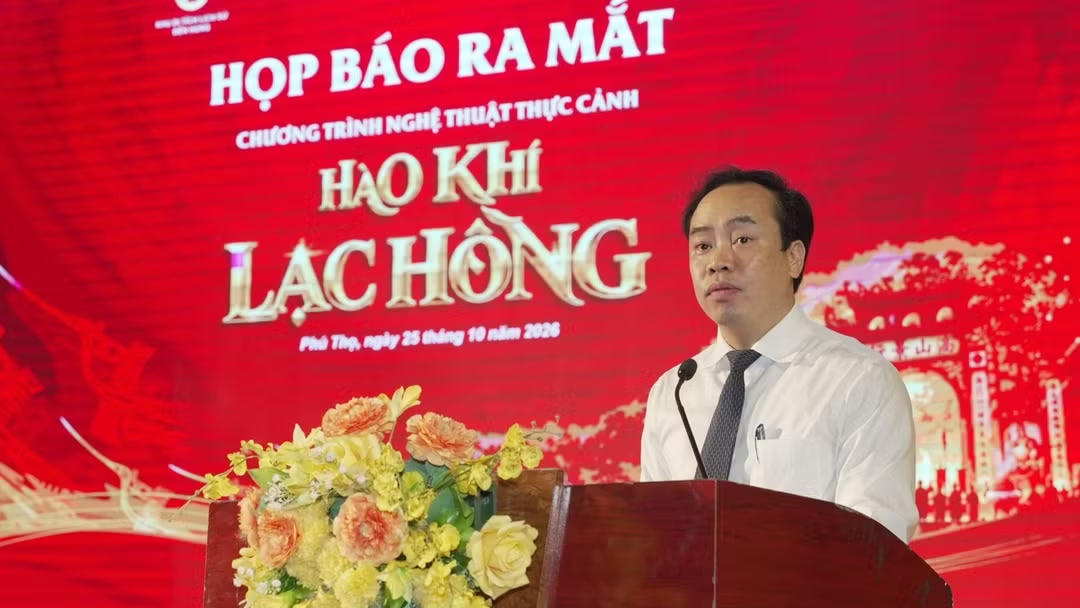 &Ocirc;ng Phạm Tiến Đạt - Gi&aacute;m đốc Khu Di t&iacute;ch lịch sử Đền H&ugrave;ng ph&aacute;t biểu trước b&aacute;o giới. Ảnh: BTC