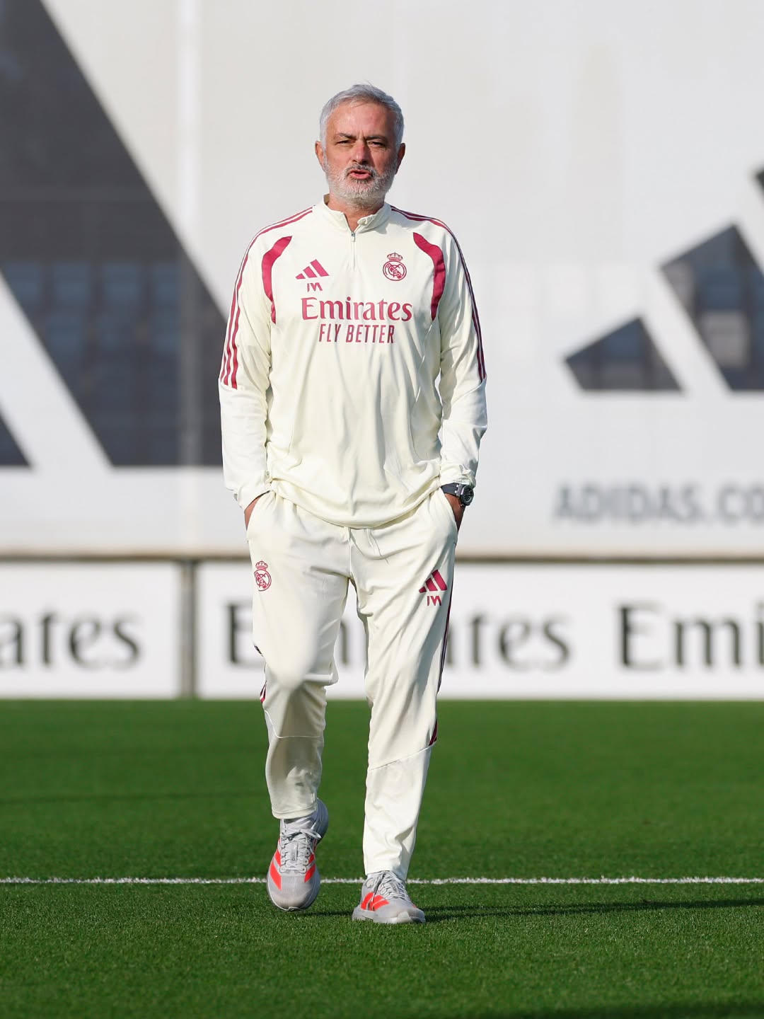 HLV Jos&eacute; Mourinho cho rằng, những trận đấu như thế n&agrave;y mang t&iacute;nh chất đặc biệt v&agrave; kết quả trước đ&oacute; kh&ocirc;ng quyết định điều g&igrave; khi b&oacute;ng bắt đầu lăn (Ảnh: R.M)