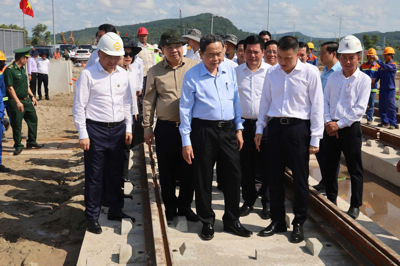Chủ tịch Quốc hội yêu cầu đẩy nhanh tiến độ 21 dự án phục vụ APEC 2027
