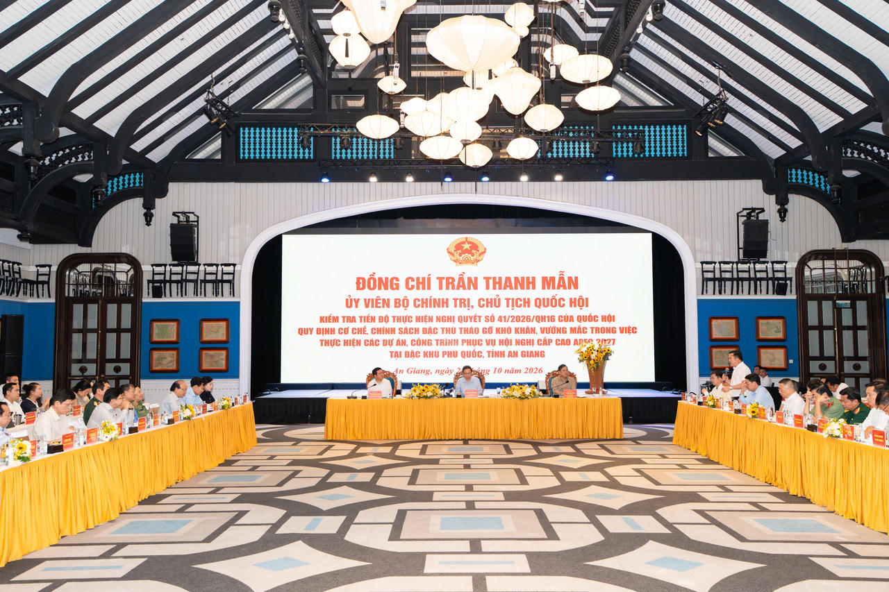 Quang cảnh buổi l&agrave;m việc. Ảnh: Kh&aacute;nh Th&ugrave;y