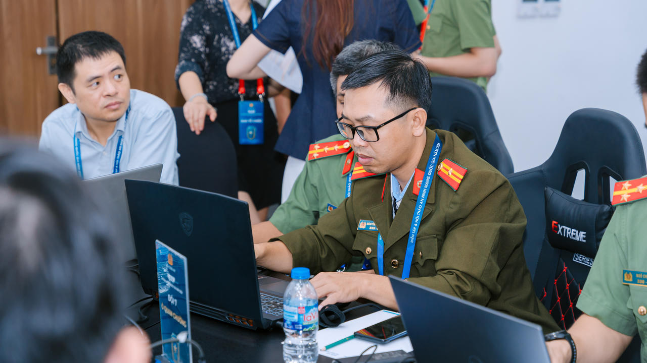 C&aacute;c đội phải tập trung gi&aacute;m s&aacute;t, ph&aacute;t hiện v&agrave; ngăn chặn kịp thời c&aacute;c cuộc tấn c&ocirc;ng để bảo vệ hệ thống. (Ảnh: NCA)