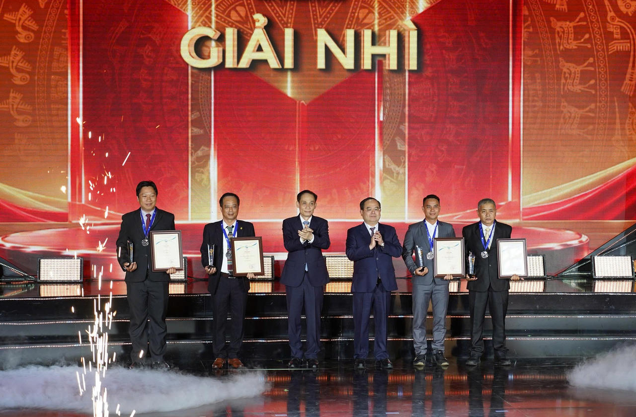 Trao giải Cuộc thi ảnh nghệ thuật “Tự hào một dải biên cương” tại Quảng Ninh