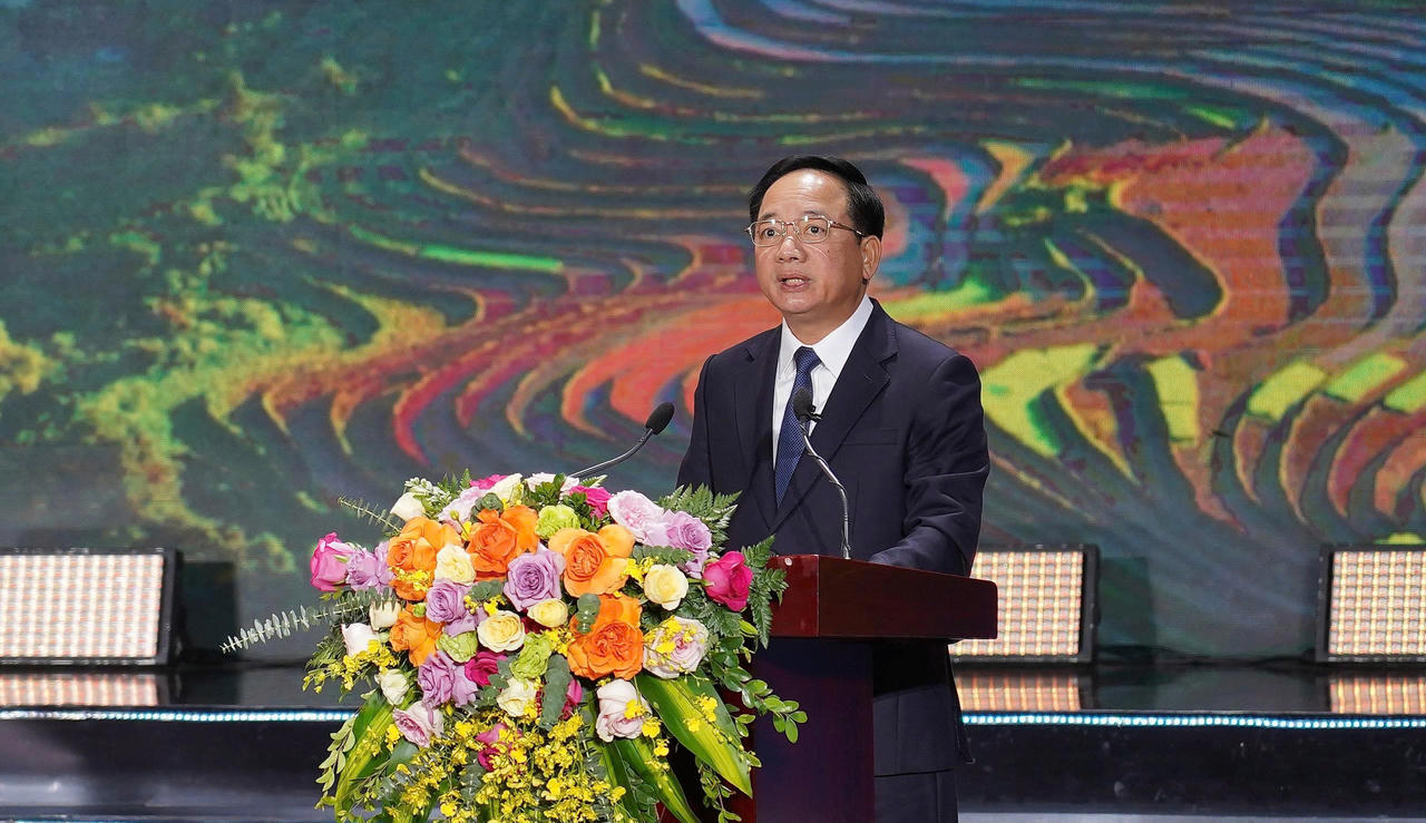 &Ocirc;ng Trịnh Văn Quyết, Ủy vi&ecirc;n Bộ Ch&iacute;nh trị, B&iacute; thư Trung ương Đảng, Trưởng Ban Tuy&ecirc;n gi&aacute;o Trung ương ph&aacute;t biểu tại Lễ trao giải Cuộc thi v&agrave; Triển l&atilde;m ảnh nghệ thuật cấp Quốc gia &ldquo;Tự h&agrave;o một dải bi&ecirc;n cương&rdquo; lần thứ IV, năm 2026. (Ảnh: Đức Dương)