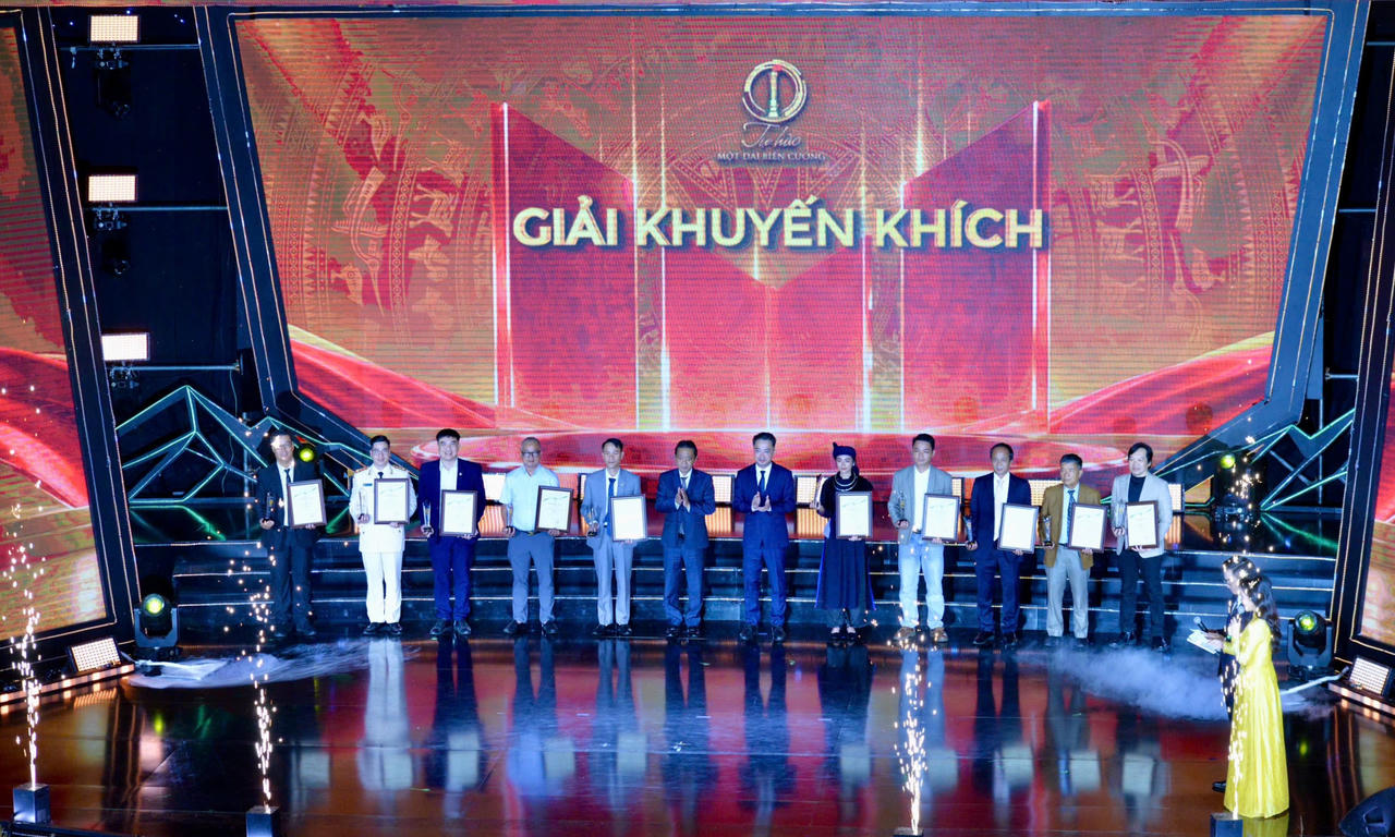 Trao giải Cuộc thi ảnh nghệ thuật “Tự hào một dải biên cương” tại Quảng Ninh
