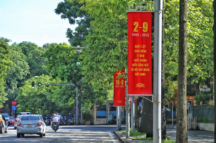 Việc trang hoàng cờ hoa mang ý nghĩa quan trọng, nhắc nhở toàn dân, đặc biệt là giới trẻ về ngày thống nhất đất nước, một trong những trang sử hào hùng, chói lọi...