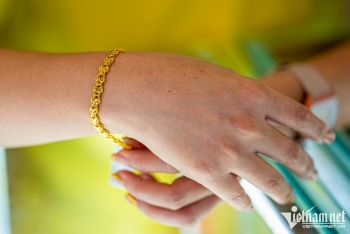 Giá vàng hôm nay 22/8: USD lên đỉnh, vàng tụt dốc không phanh