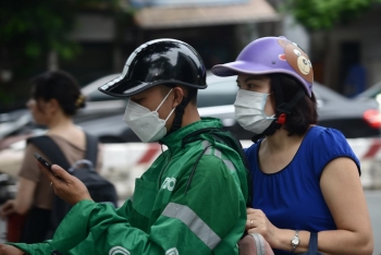 Xe ôm truyền thống kiếm sống nhờ đường sắt Cát Linh - Hà Đông hút khách