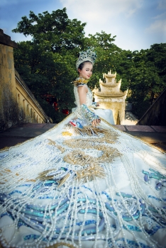 Bộ sưu tập áo dài “Cá chép hóa rồng” tới Thăng Long