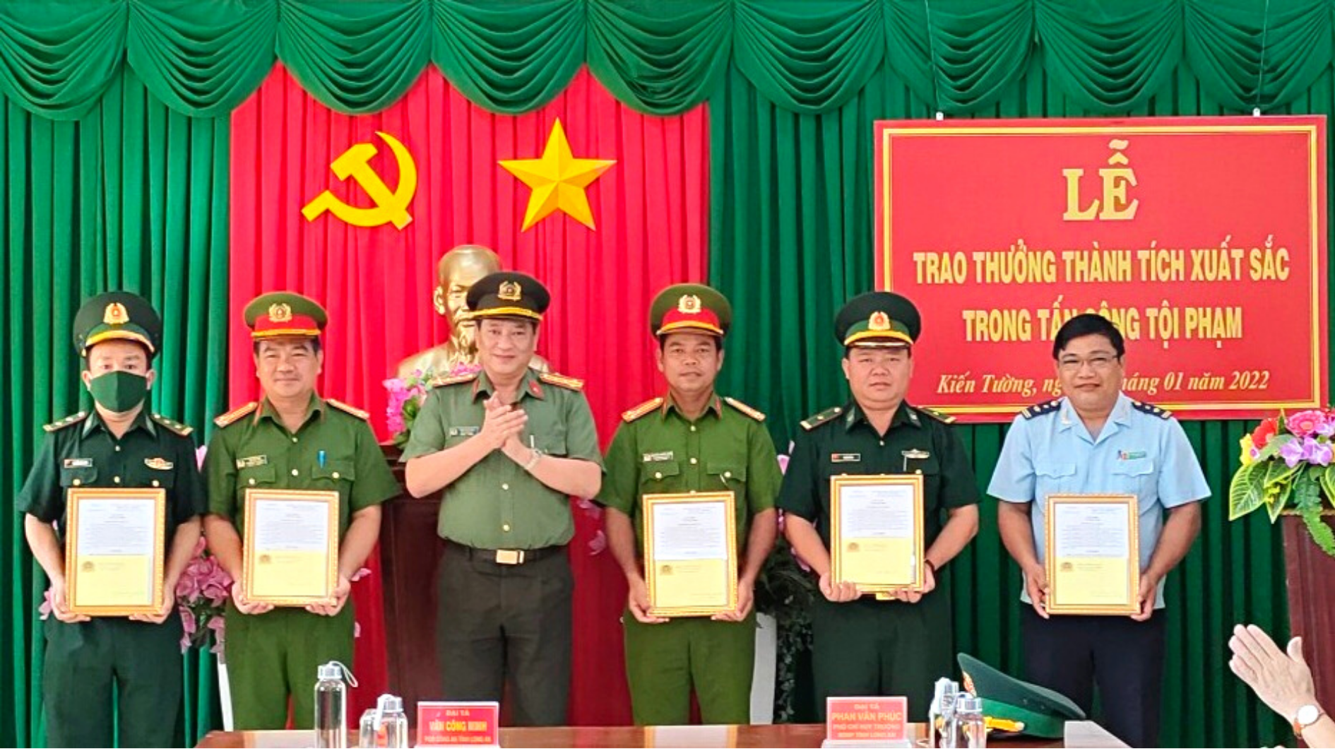 CHƯƠNG TRÌNH BÌNH CHỌN, TÔN VINH “GƯƠNG SÁNG PHÁP LUẬT”:  TRUNG TÁ NGUYỄN VĂN NAM, CHÍNH TRỊ VIÊN ĐỒN BIÊN PHÒNG CỬA KHẨU QUỐC TẾ BÌNH HIỆP: Kinh nghiệm linh hoạt, uyển chuyển trong tuyên truyền pháp luật