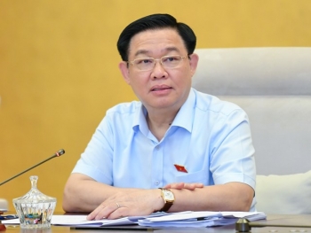 Không nên chuyển tiền phân bổ cho ngành y để làm dự án giao thông