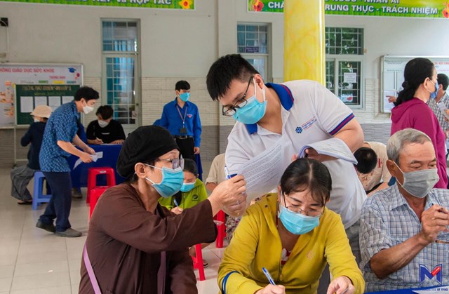 Ngoài hỗ trợ tiền thuê trọ, TP HCM đang tăng tốc chi hỗ trợ bổ sung cho người lao động từ quỹ bảo hiểm thất nghiệp.