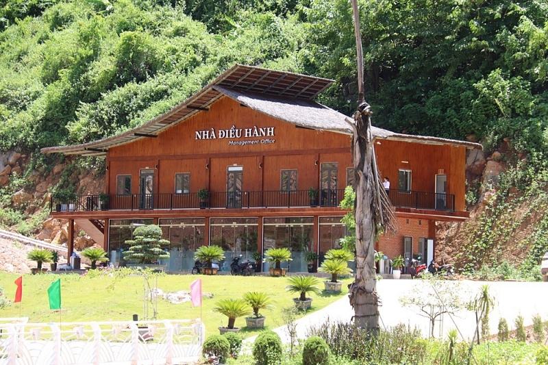 Công trình nhà điều hành 02 tầng diện tích 70m2, 02 tầng xây dựng trên vị trí đất cây xanh CX3, chưa có trong quy hoạch được duyệt.