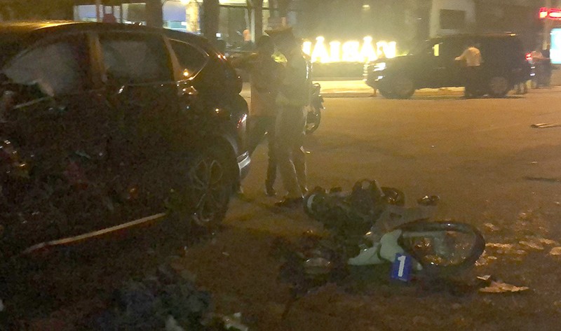 Lực lượng chức năng phong tỏa hiện trường, điều tra làm rõ vụ việc