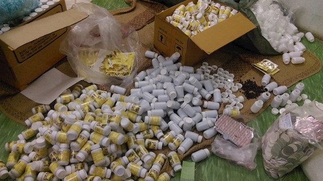 Thuốc, thực phẩm chức năng bị làm giả ngày càng tinh vi. Ảnh: QLTT