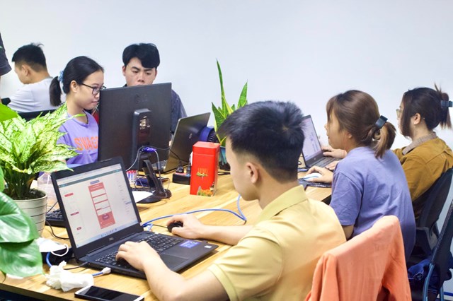 Nhân lực chất lượng cao quyết định sự phát triển của thương mại điện tử.