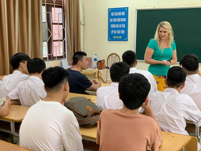 Dạy và học tiếng Anh trong trường phổ thông. (Ảnh TL)