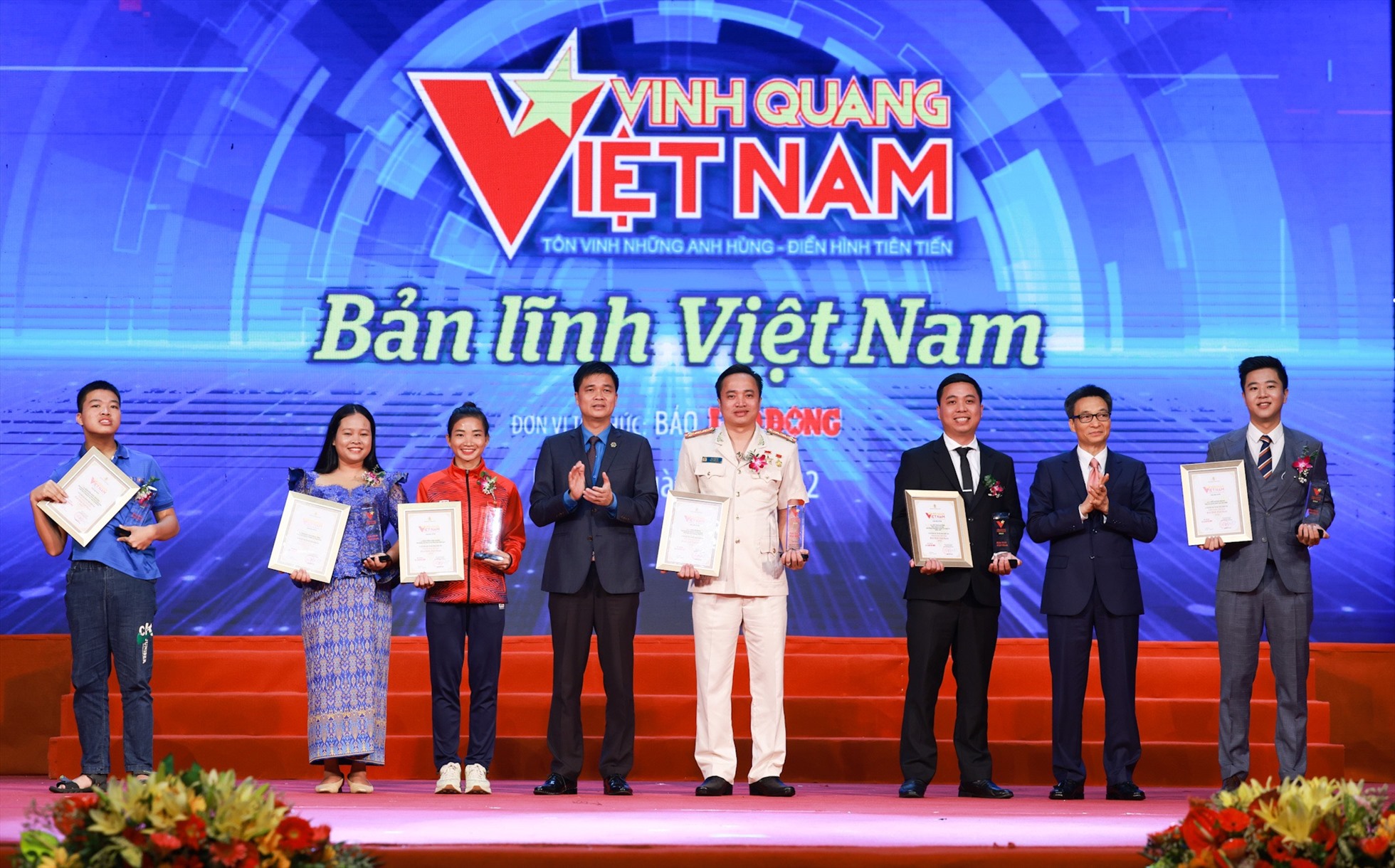 Vinh quang Việt Nam 2022:  Tôn vinh trí tuệ, nghị lực phi thường của con người Việt Nam