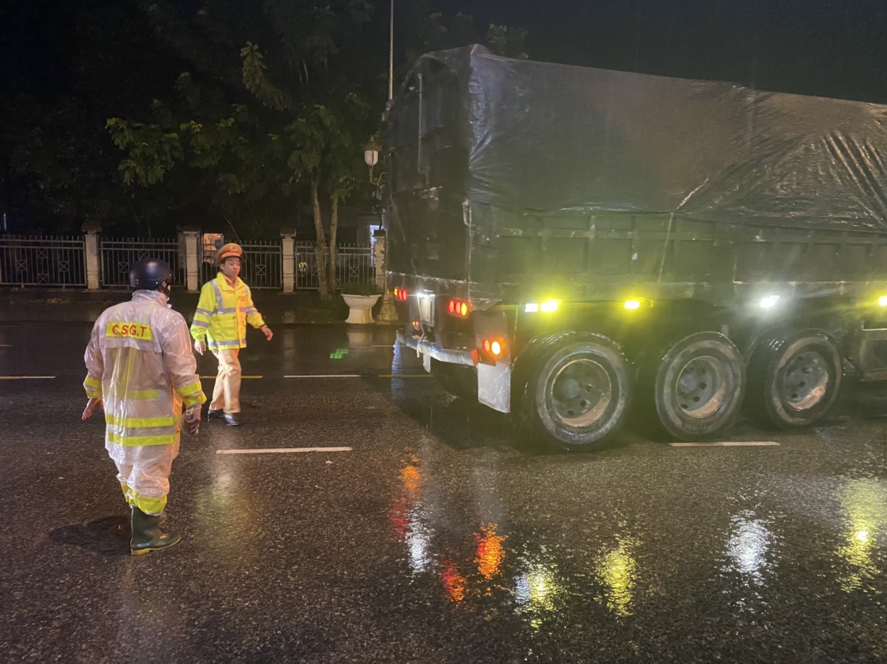 Lực lượng CSGT tăng cường xử lý các hành vi vi phạm luật ATGT