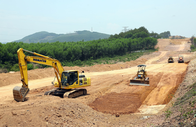 XÂY DỰNG CÔNG TRÌNH ĐƯỜNG BỘ CAO TỐC BẮC - NAM: Đề xuất nhiều giải pháp để giải phóng mặt bằng đạt tiến độ