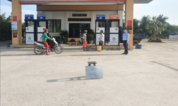 Doanh nghiệp đầu mối và cửa hàng xăng kêu khó