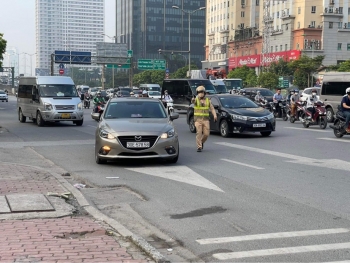 HÀ NỘI: Cảnh sát giao thông tuần tra xử lý vi phạm và ùn tắc trên đường vành đai 3