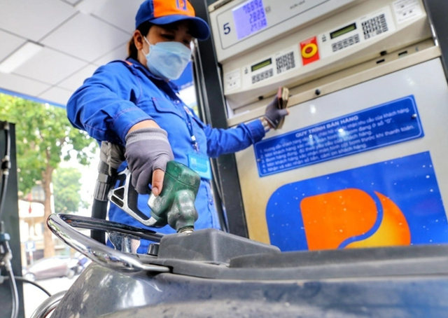 Bất cập kinh doanh xăng dầu
