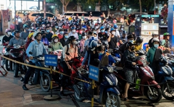 Giá xăng dầu hôm nay sẽ tăng mạnh, hết cảnh cây xăng ngừng bán?