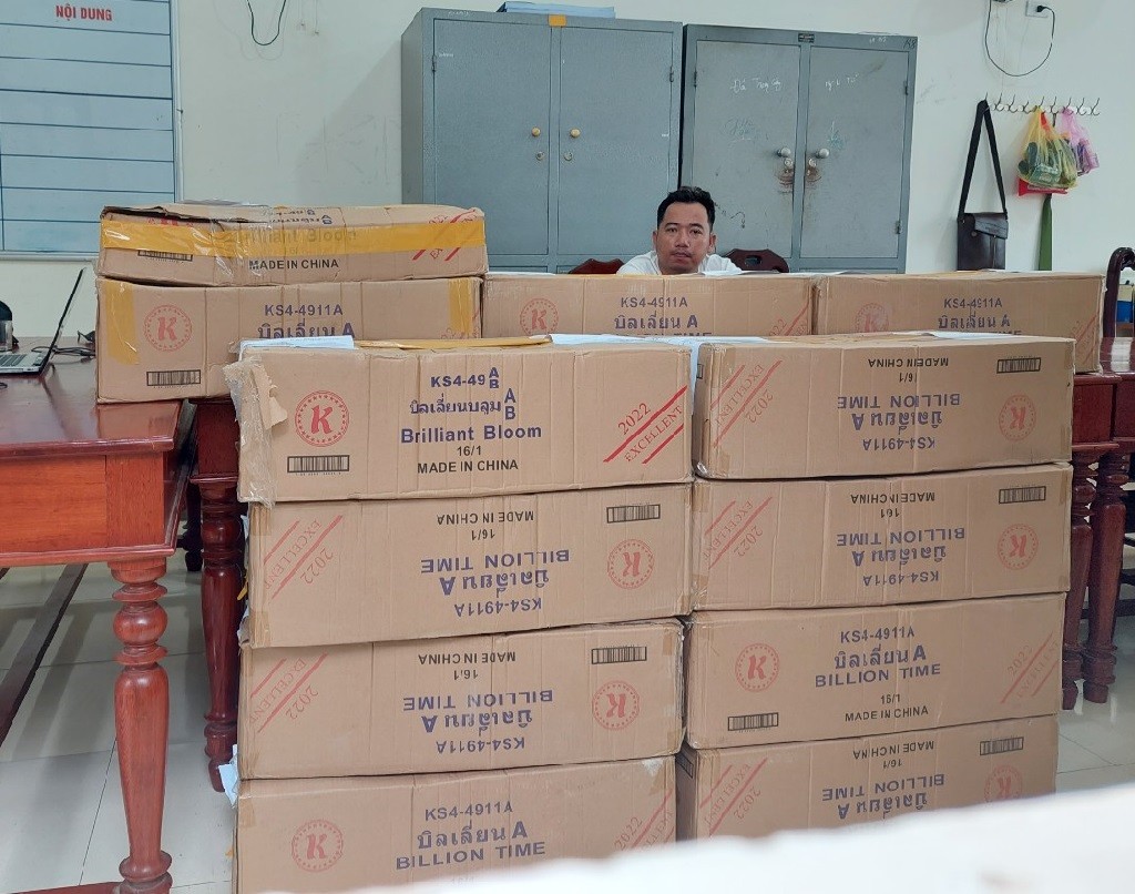 Nghệ An: Bắt đối tượng buôn bán hơn nửa tấn pháo nổ