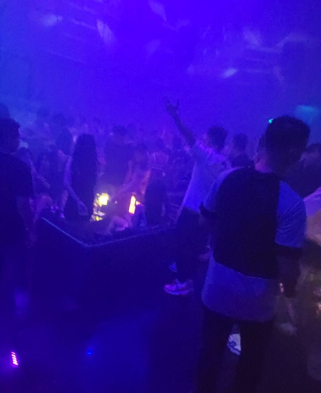Đây là tụ điểm ăn chơi của nhiều bạn trẻ mỗi khi về đêm ở Hà Nội.