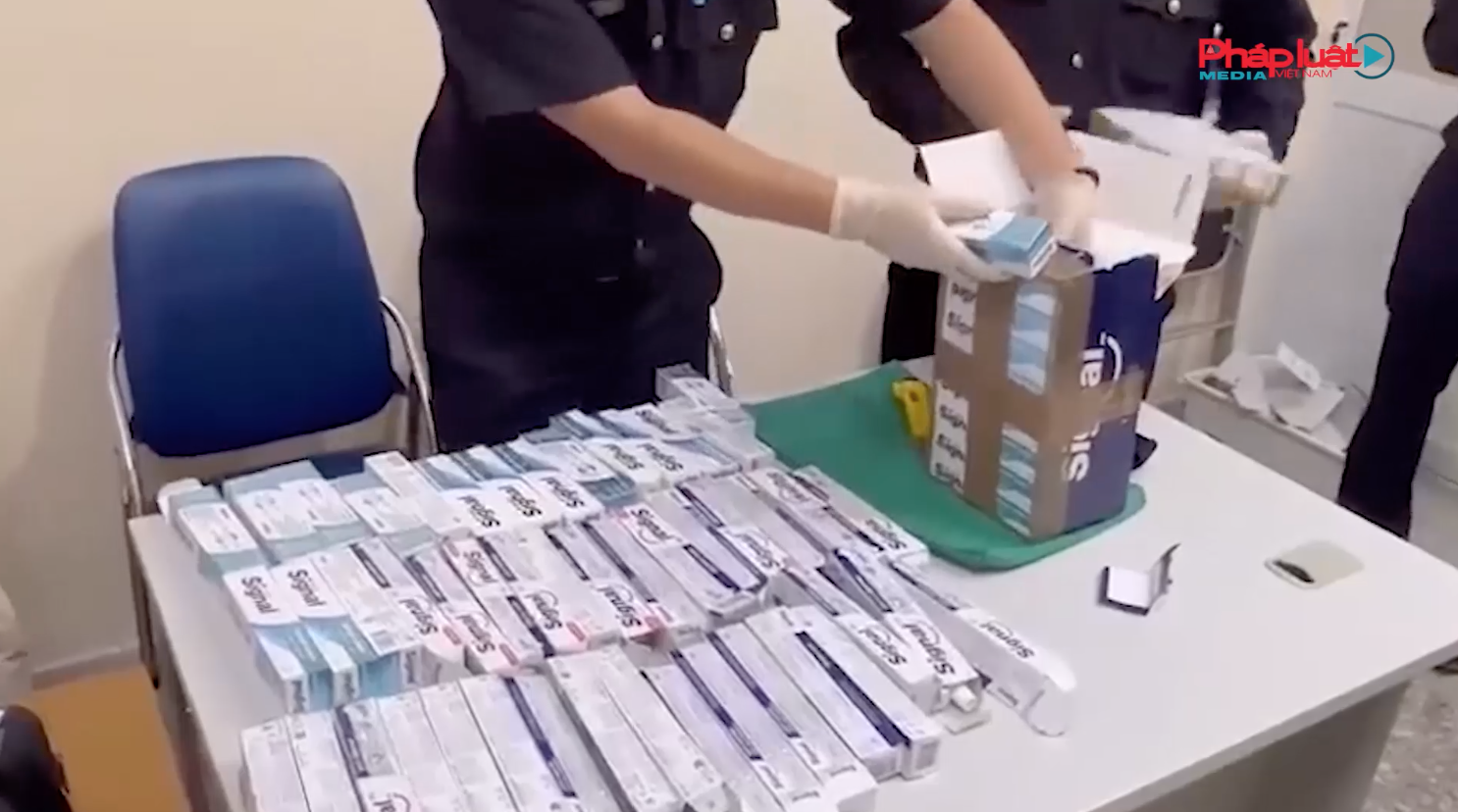 Bốn tiếp viên Vietnam Airlines vận chuyển ma túy được trả tự do vì chưa đủ cơ sở khởi tố