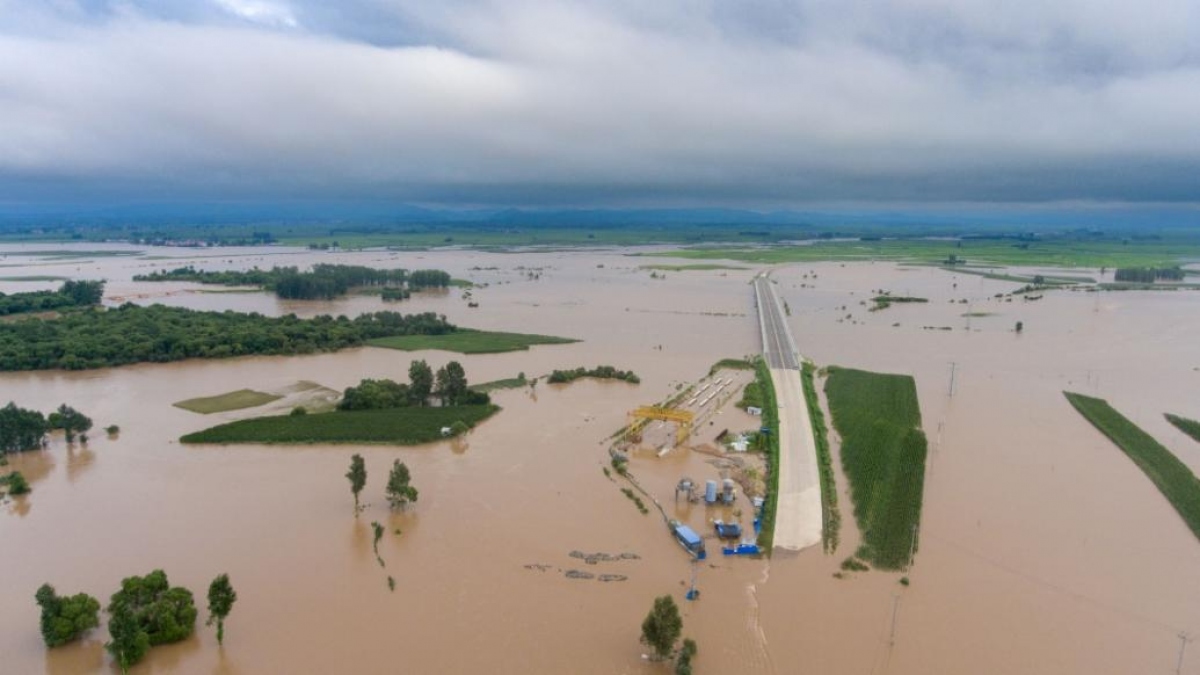 Hơn 60 người thiệt mạng, Thủ tướng Trung Quốc chủ trì cuộc họp về phòng chống lũ lụt
