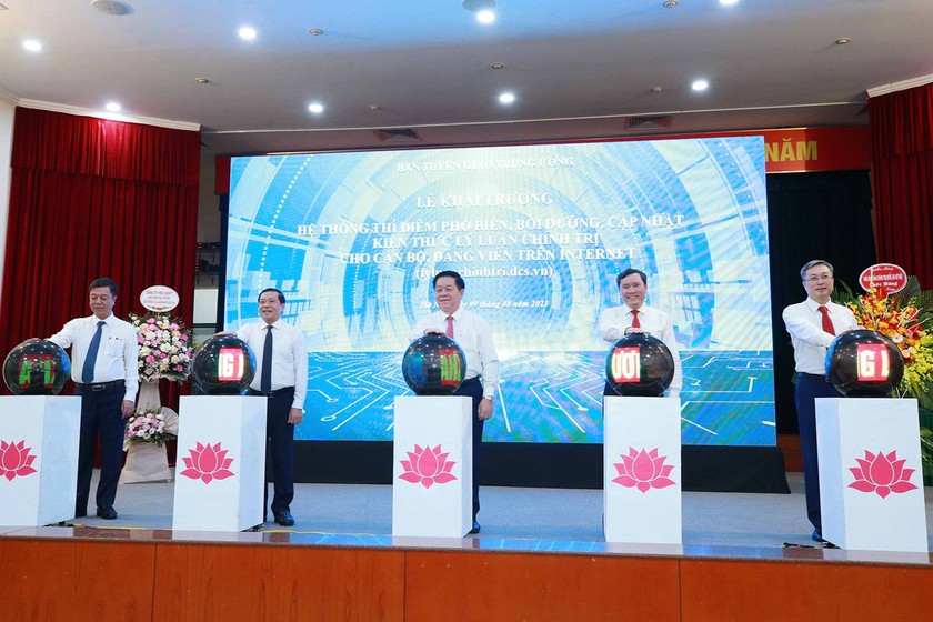 Bồi dưỡng lý luận chính trị trên Internet cho cán bộ, đảng viên