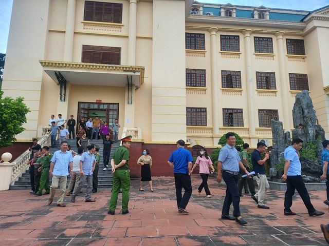 Bên trong phiên xét xử ngày 24/8.