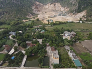 Sống nơm nớp bên mỏ đá