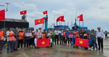 Mang hơi ấm đất liền tới biển đảo quê hương