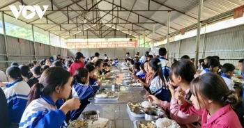 Hỗ trợ tiền ăn ở và gạo cho học sinh bán trú