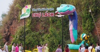 Lễ hội hoa kiểng 'Sắc màu Chợ Lách' đón tiếp hàng nghìn lượt khách tham dự