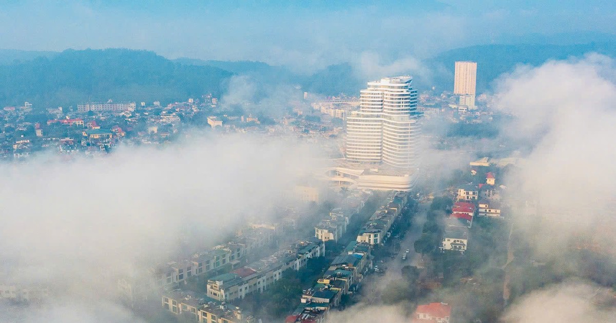 Thành phố Lào Cai - Ngày mây ngang qua phố