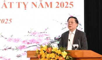 Trưởng ban Tuyên giáo Trung ương Nguyễn Trọng Nghĩa trao quà Tết tại Tuyên Quang