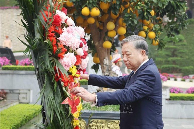 Tổng Bí thư Tô Lâm dâng hoa tưởng nhớ Chủ tịch Hồ Chí Minh tại Hà Giang
