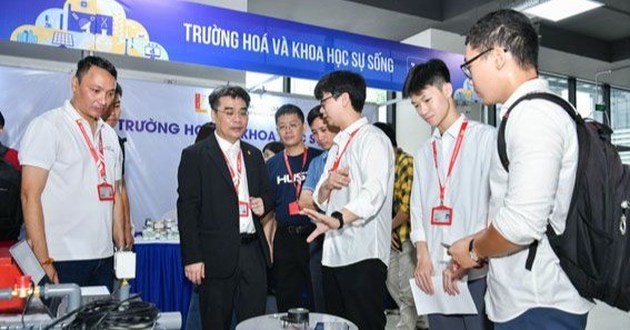Đầu tư đại học trọng điểm, phát triển công nghệ, kỹ thuật